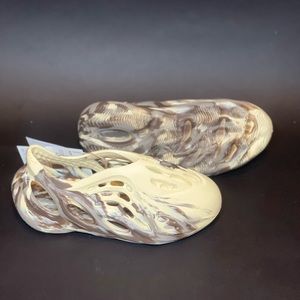 YEEZY FOAM RUNNER 'MX CREAM CLAY' Kids size 2